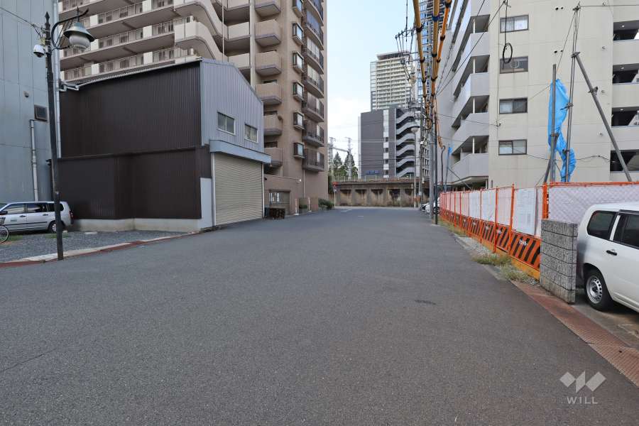 敷地北側の前面道路