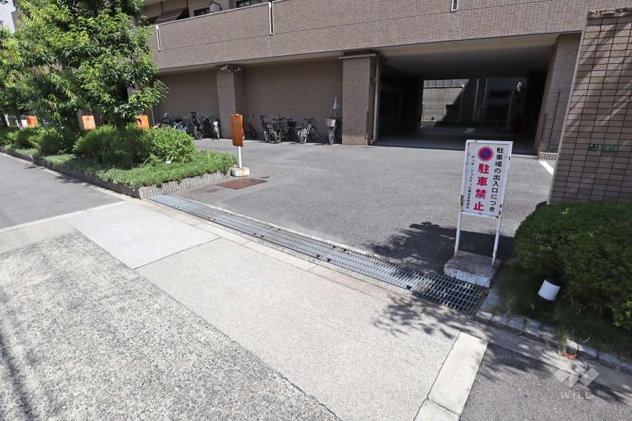 駐車場の出入り口