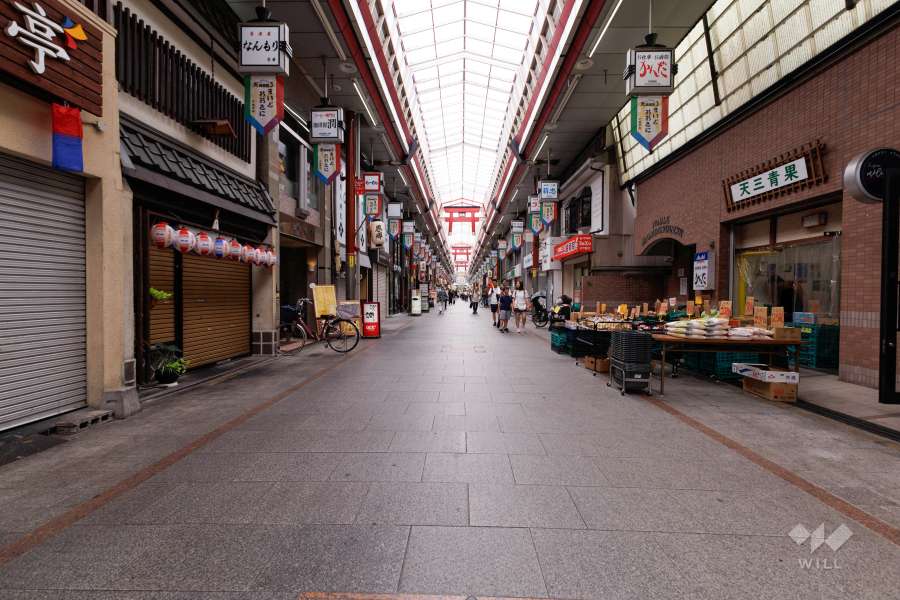 敷地東側の前面道路（北側から）※天神橋筋商店街