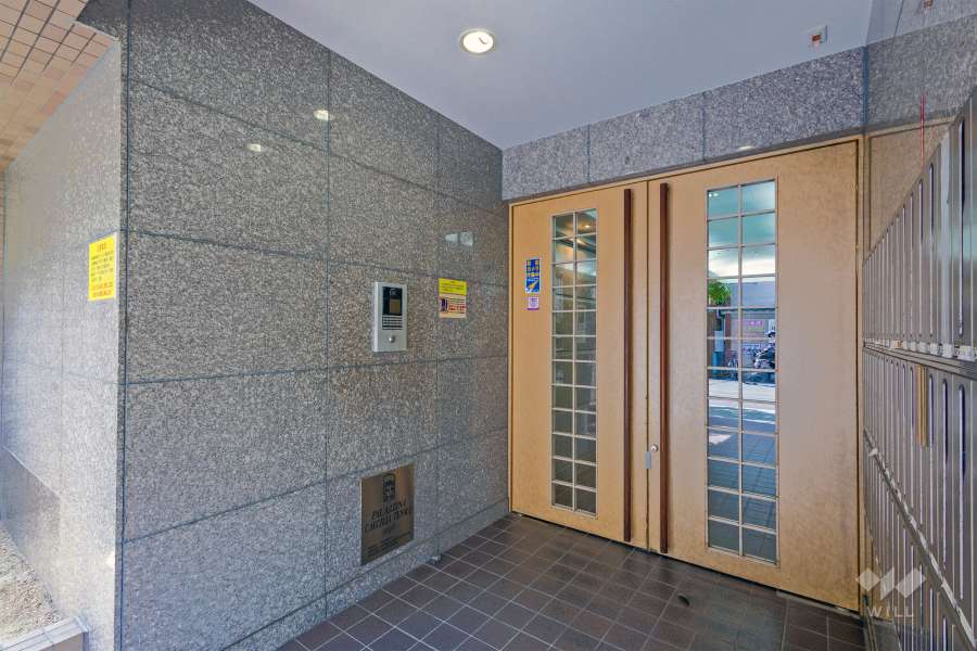 エントランスはオートロック付きです。