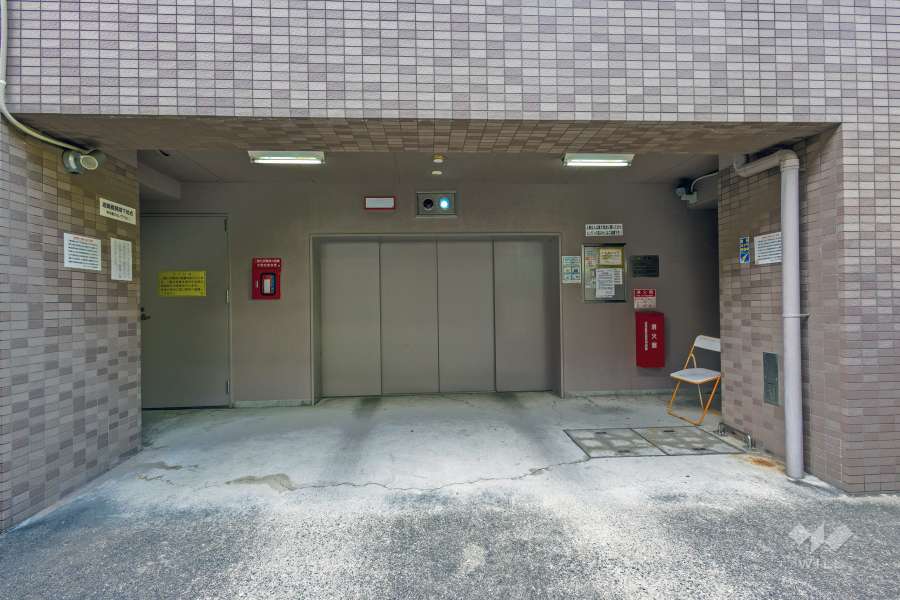敷地内駐車場（屋内機械式）