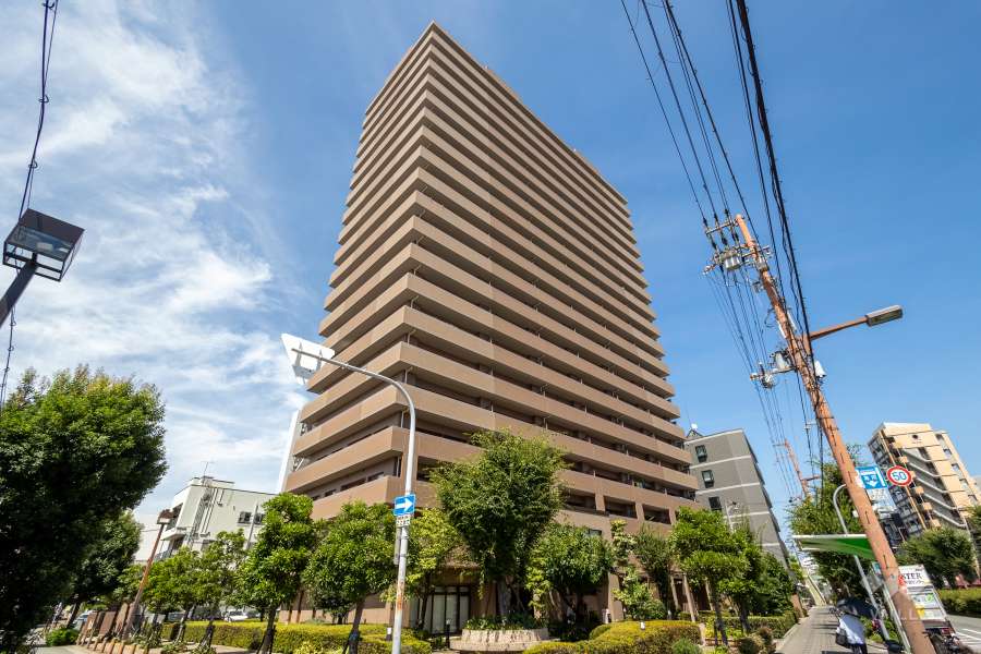 ファミール天神橋グリーンアベニューの外観（南西側から）