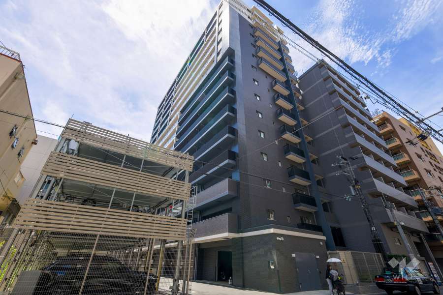 プレサンスロジェ新梅田の外観（南東側から）