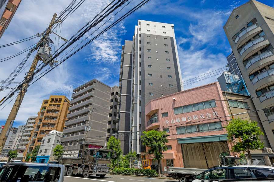 プレサンスロジェ新梅田の外観（南西側から）