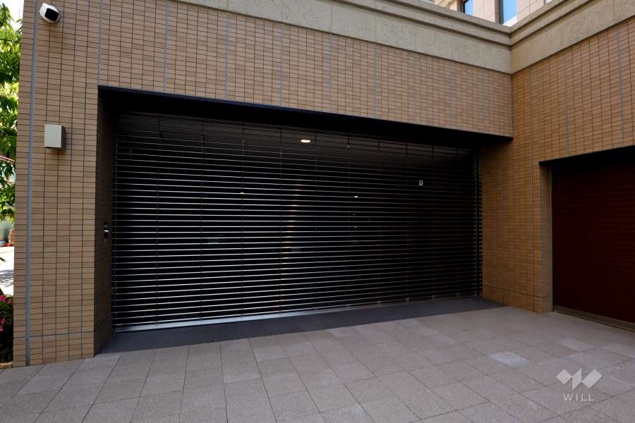 駐車場の出入口（リングシャッター付き）