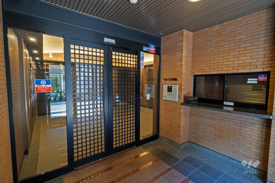 エントランスはオートロック付きです。