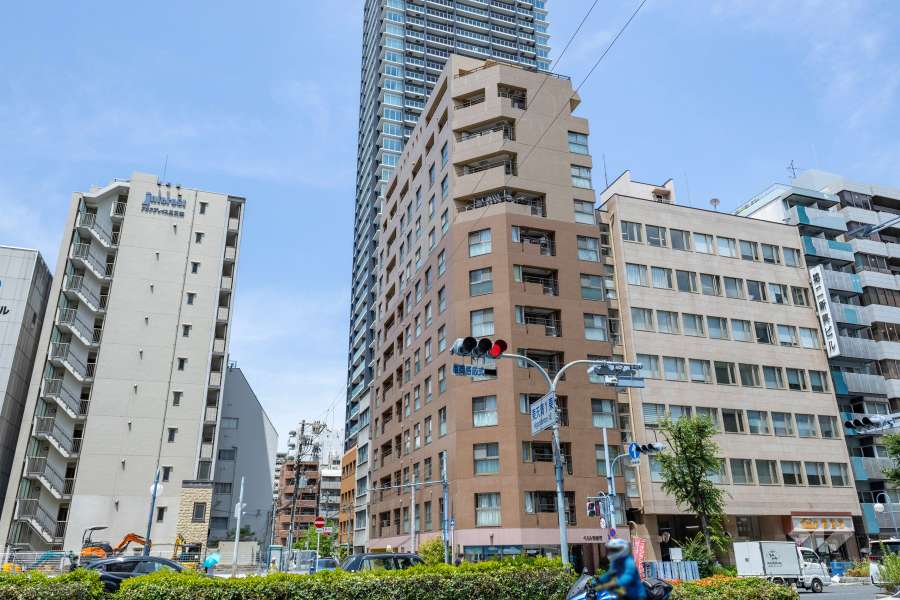 ペルル南森町の外観（南西側から）