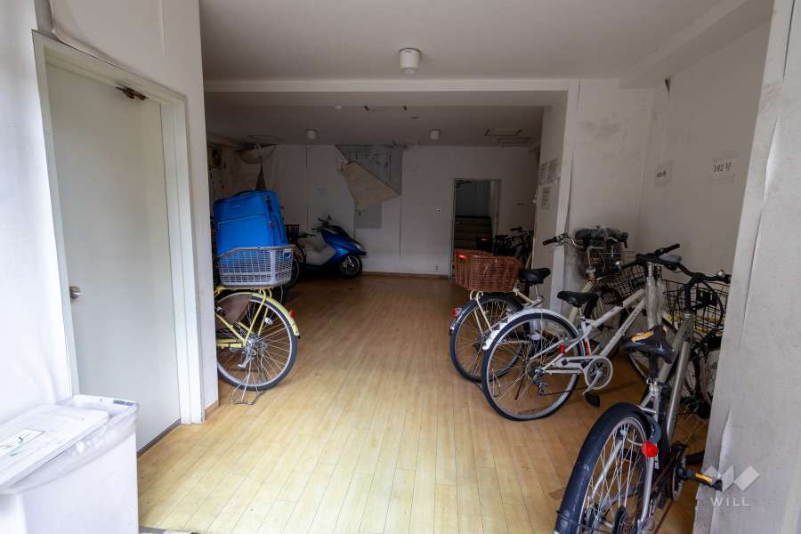 駐輪場とバイク置場