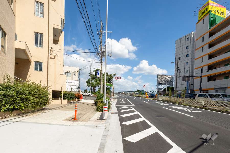 敷地東側の前面道路