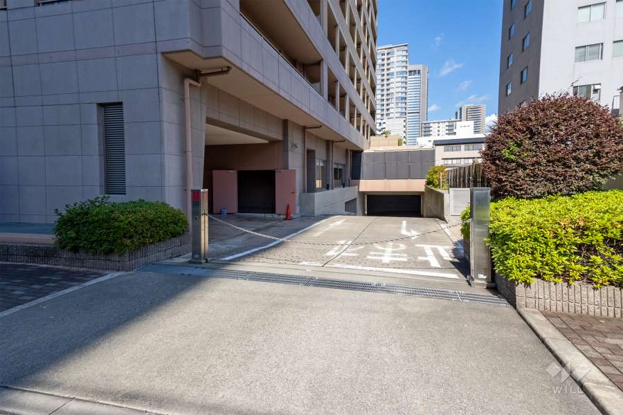 駐車場の出入り口（ロボットゲート付き）