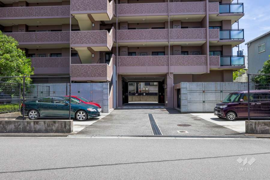 駐車場出入り口