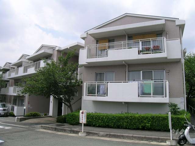 ロイヤルヒルズ箕面Ｍ−３棟の外観