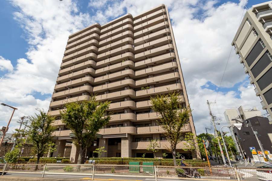 ライオンズマンション北梅田の外観（南東側から）