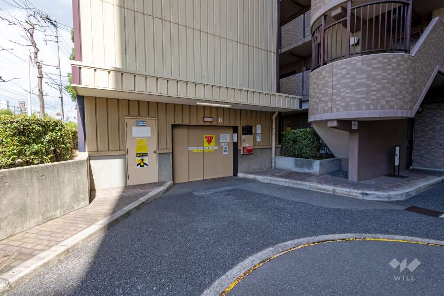 敷地内駐車場（タワー式立体）