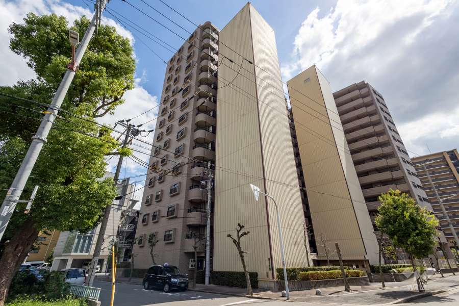 ライオンズマンション北梅田の外観（北西側から）