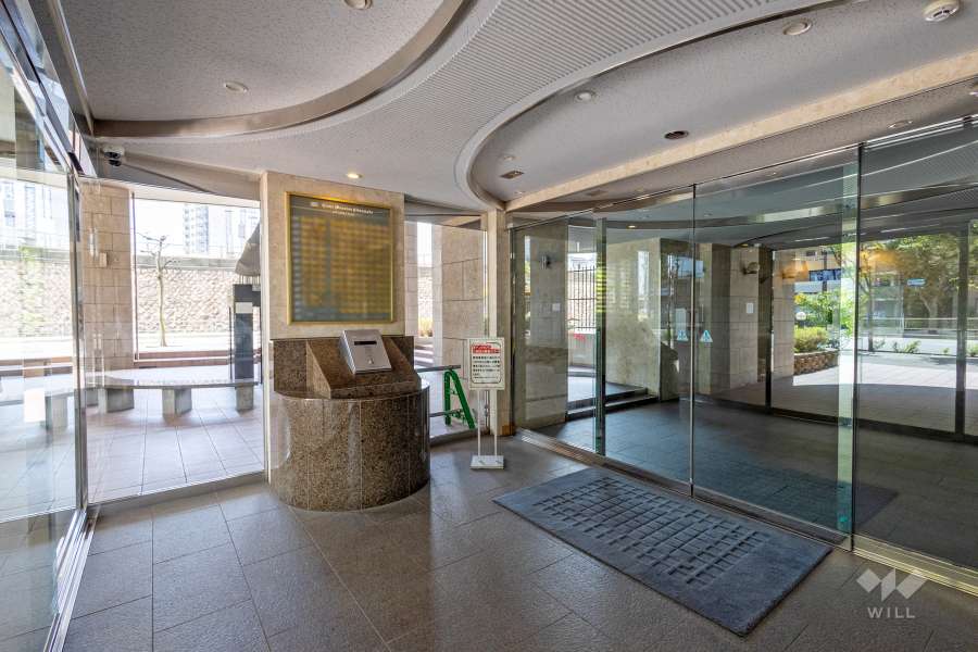 エントランスはオートロック付きです。