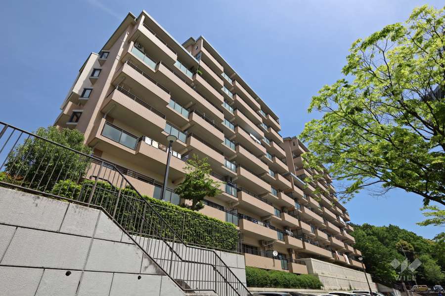 ルミナス箕面の森四番街10号棟の外観（南西側から）