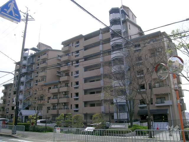 ルミナス箕面の森四番街10号棟の外観（北西側から）