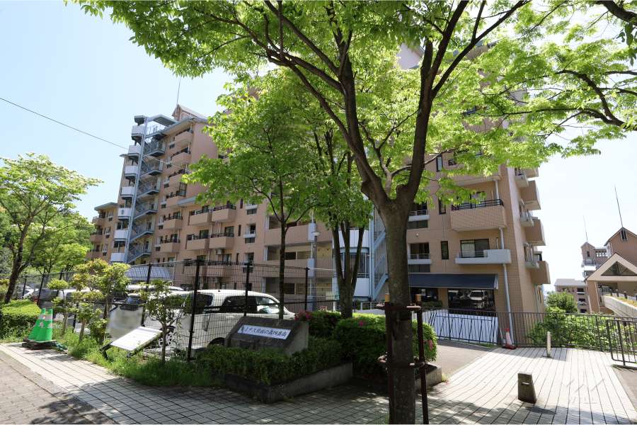 ルミナス箕面の森四番街10号棟の外観（北西側から）