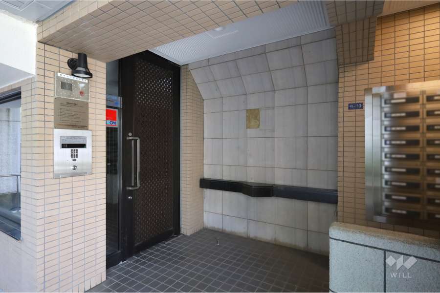 エントランスはオートロック付きです。