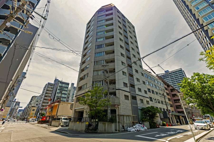 ランズ南森町の外観（北東側から）