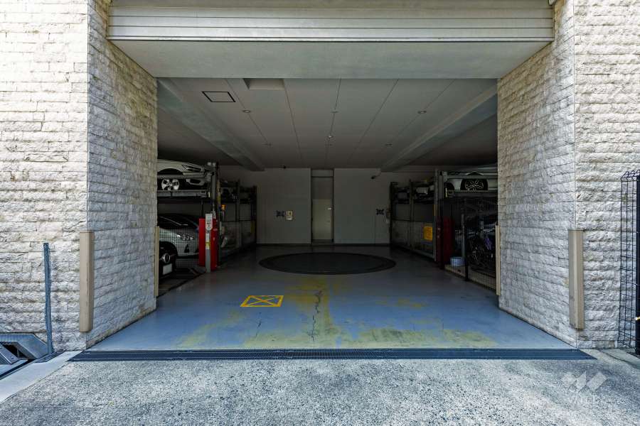 敷地内駐車場（屋内機械式）