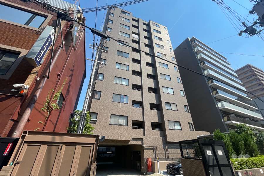 リーガル梅田の外観(北西側から)