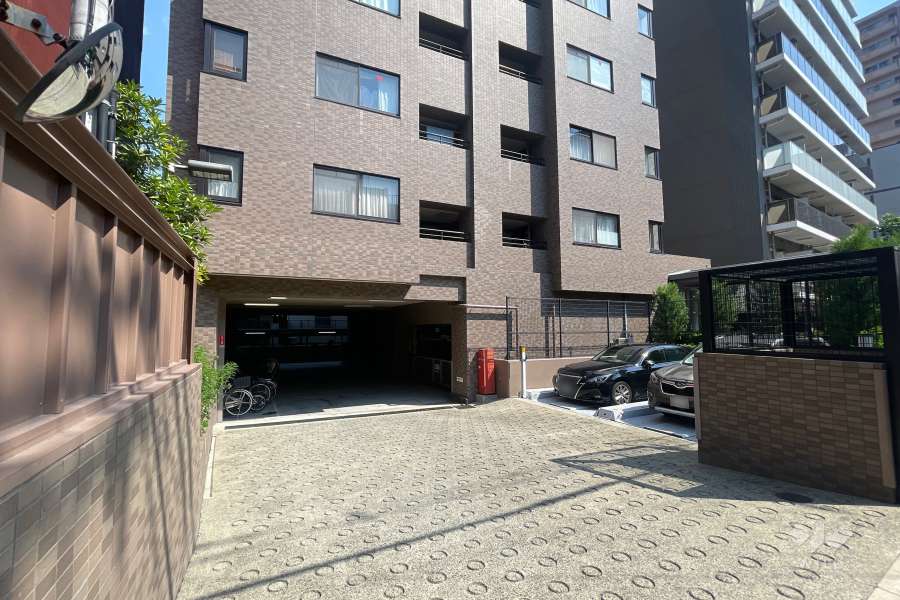 駐車場の出入り口