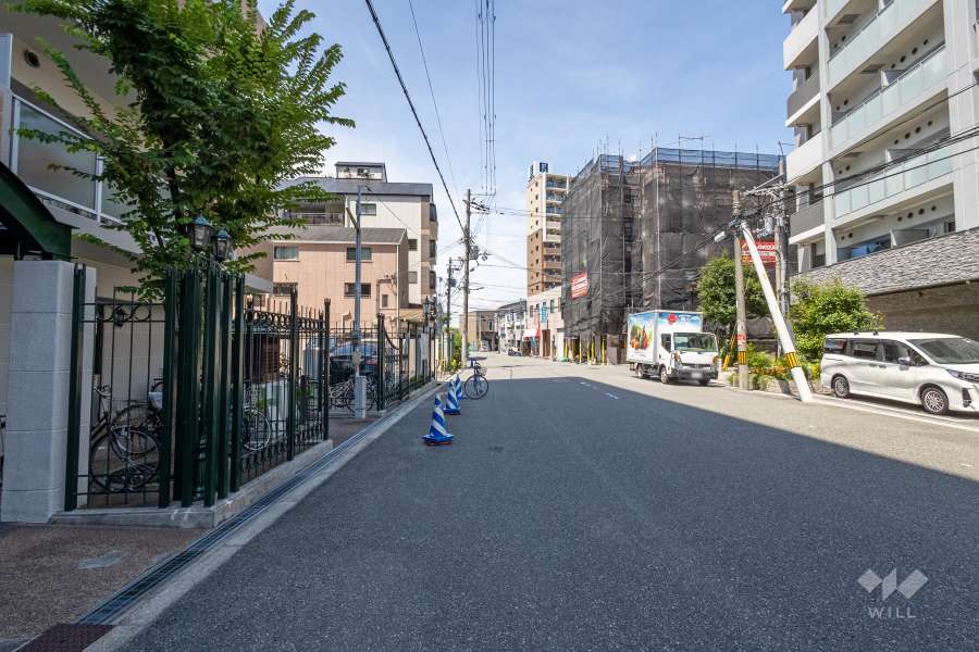 敷地東側の前面道路