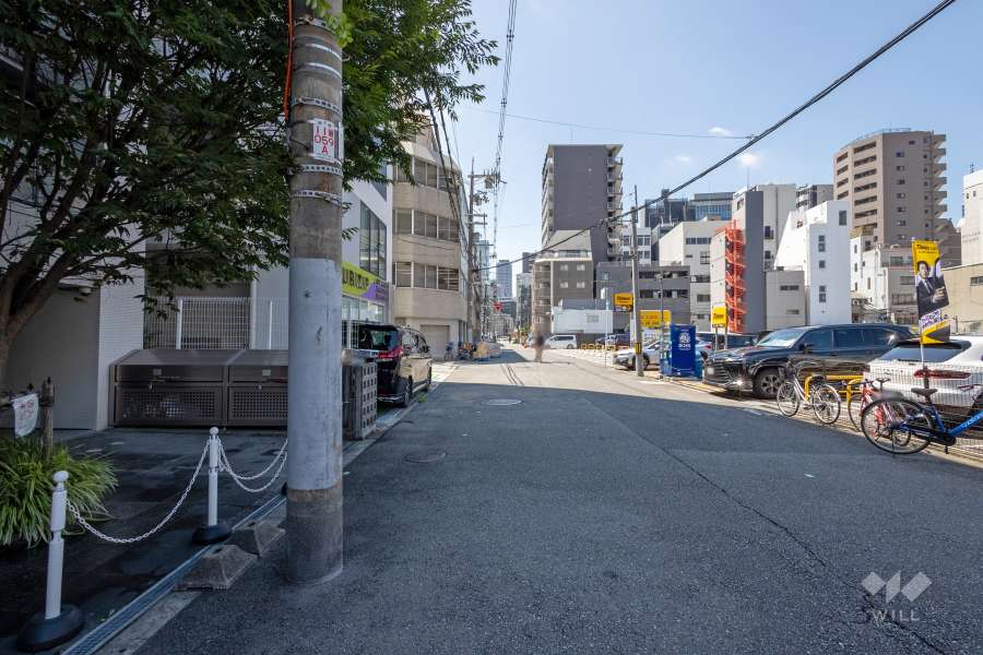 敷地西側の前面道路