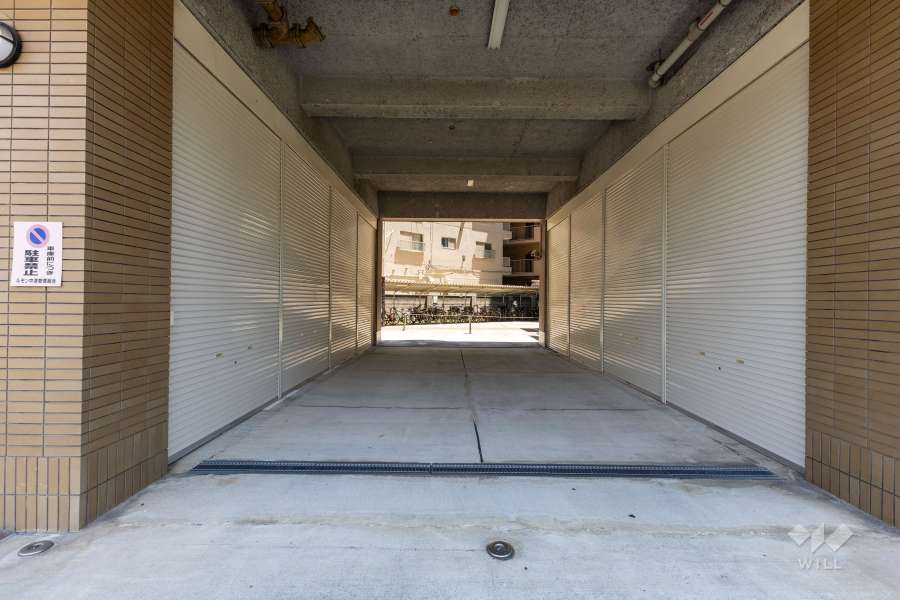 駐車場の出入り口