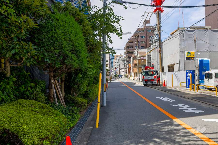 敷地東側の前面道路