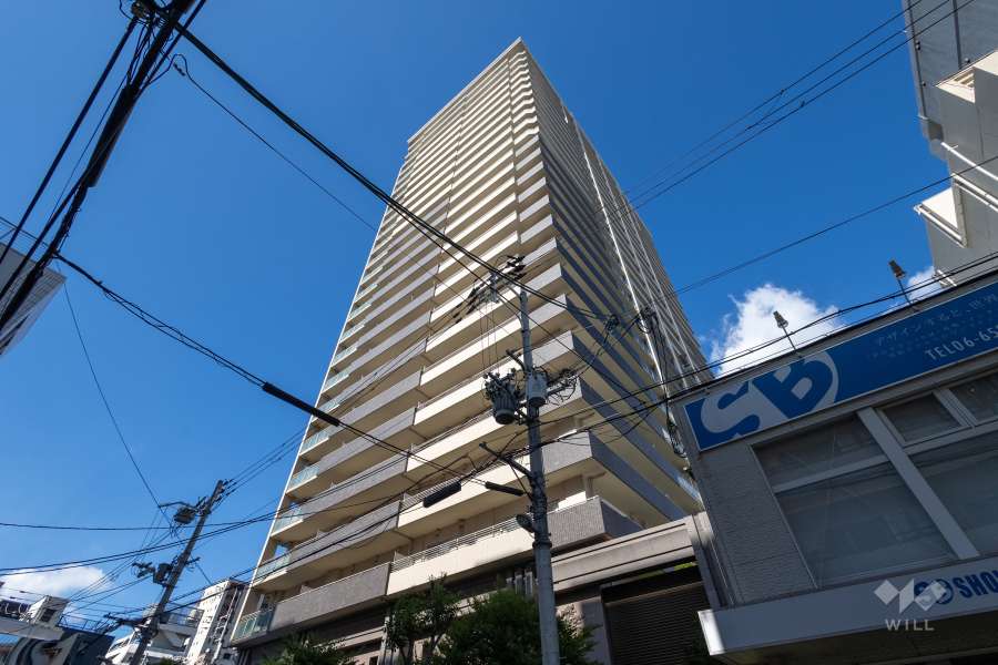 ローレルコート与力町エルグレーの外観（南西側から）