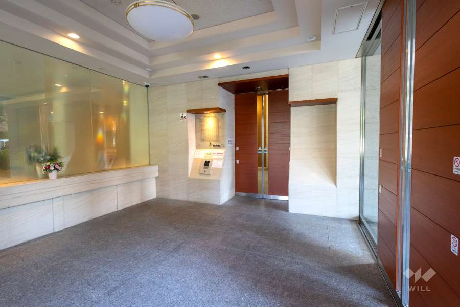 エントランスはオートロック付きです。