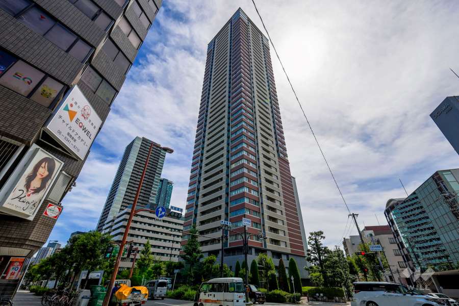 ローレルタワーサンクタス梅田の外観（北東側から）