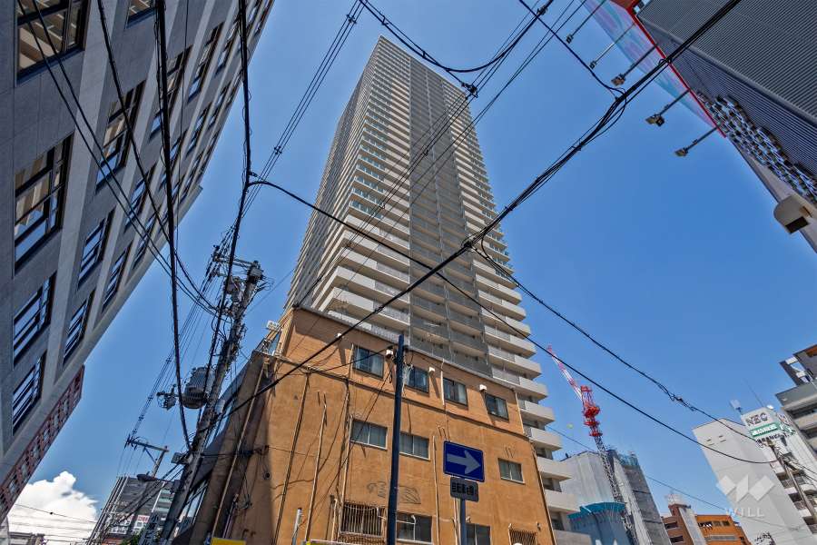 ローレルタワー梅田の外観（南側から）