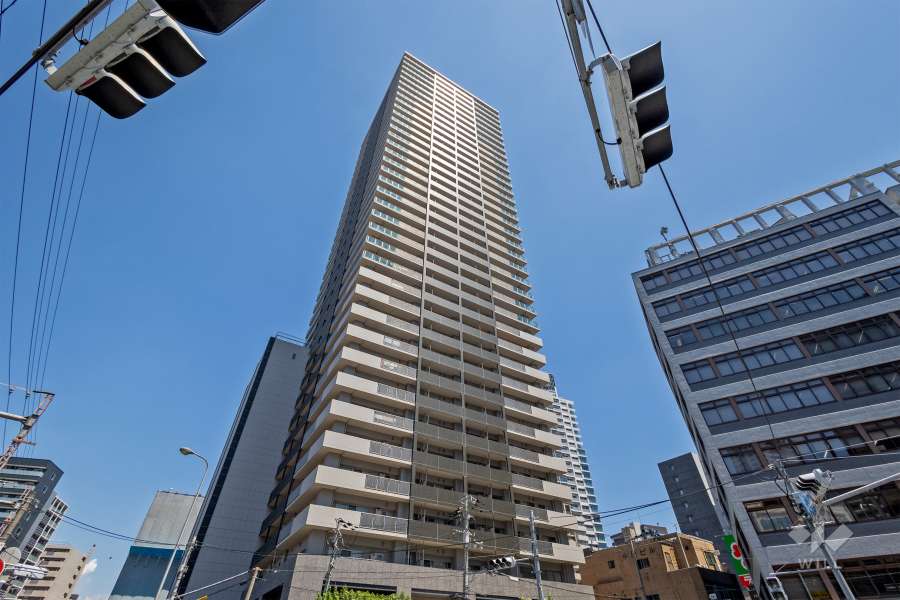 ローレルタワー梅田の外観（北西側から）