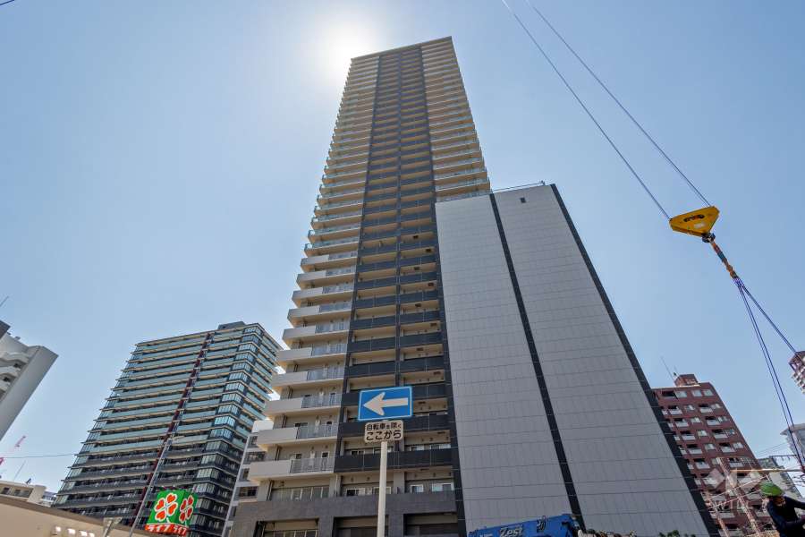 ローレルタワー梅田の外観（東側から）