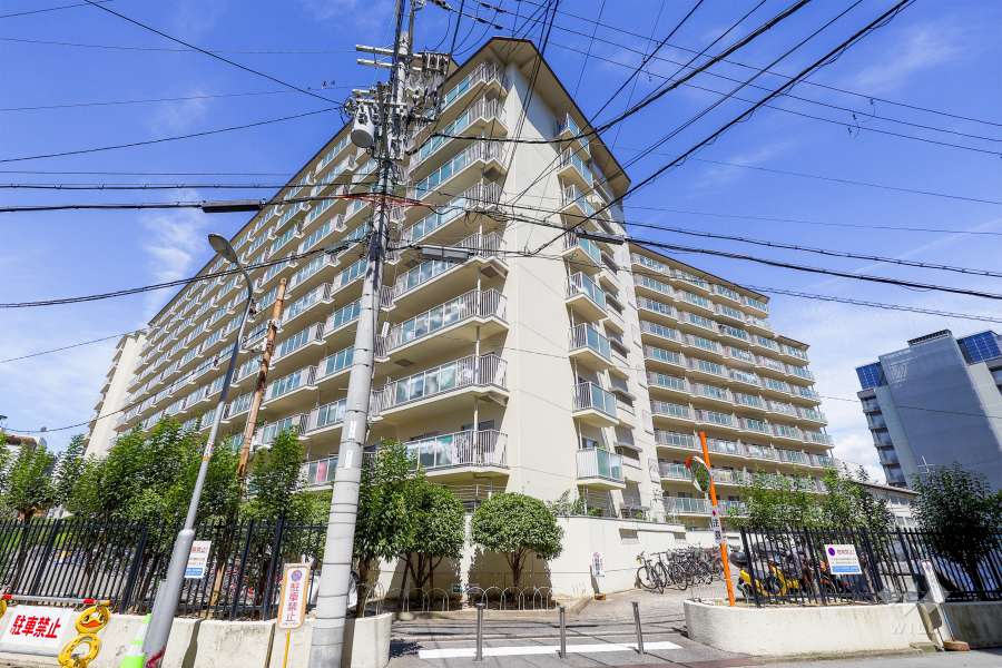 ローレルハイツ大淀1号棟の外観（南東側から）