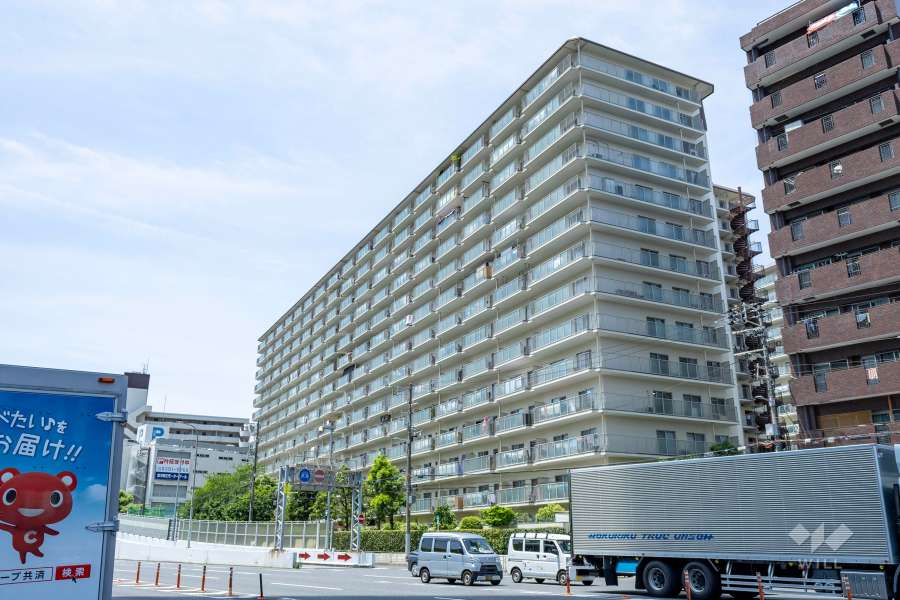 ローレルハイツ北天満1号棟の外観（北東側から）