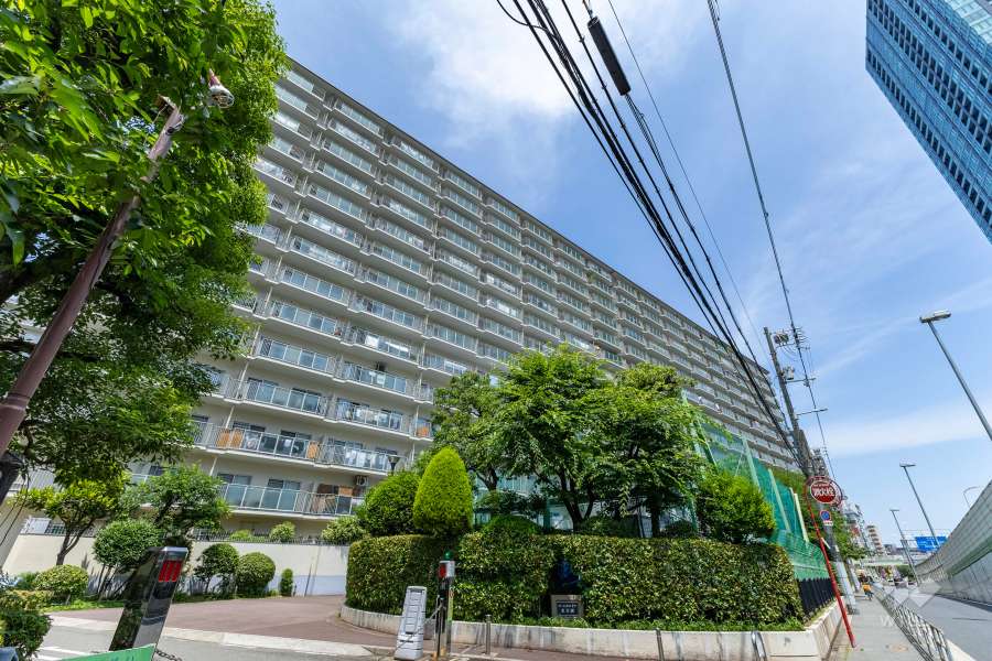 ローレルハイツ北天満1号棟の外観（南東側から）