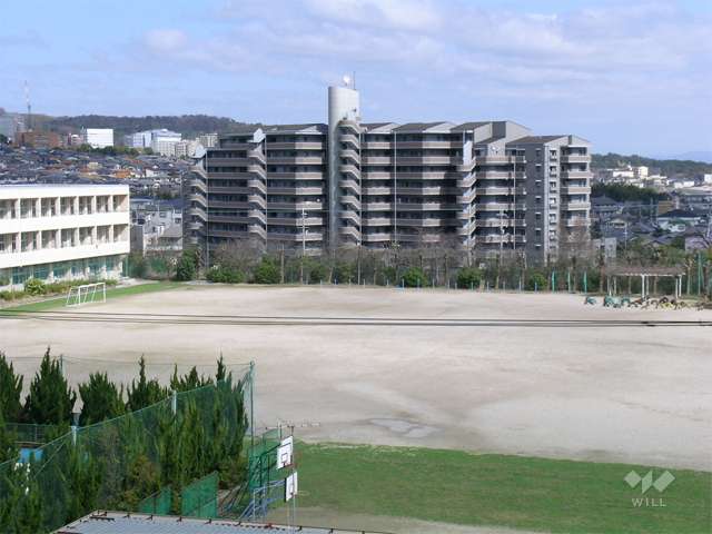 敷地の西側には豊川北小学校があります。