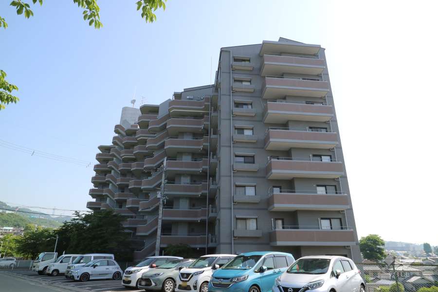 フォルム箕面の外観（南西側から）