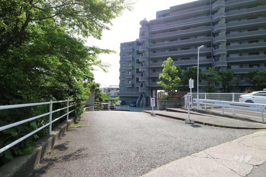 駐車場の出入口