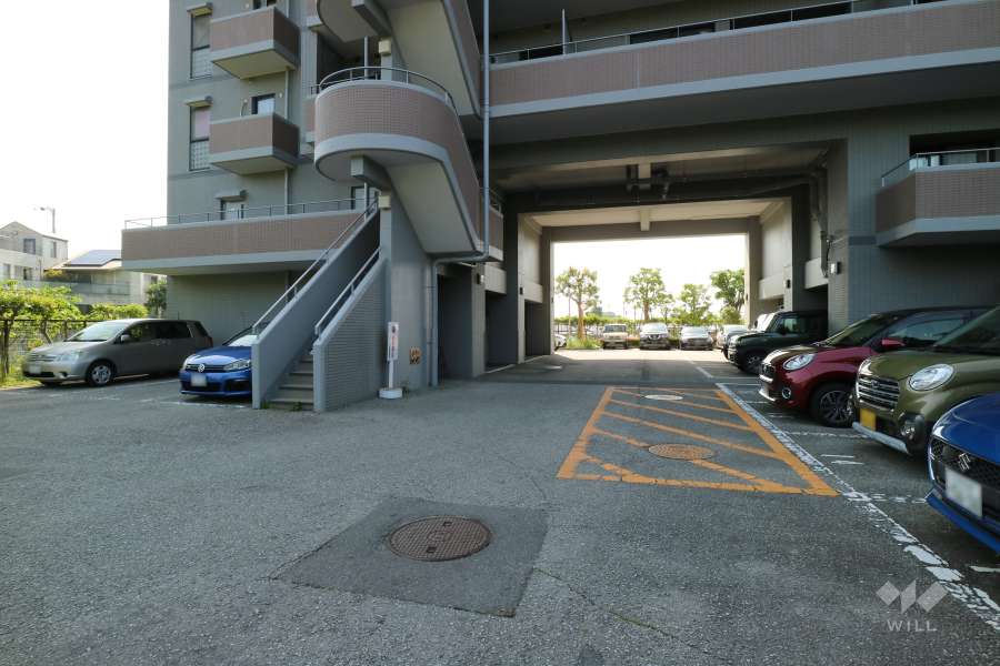 敷地内駐車場（屋外平面式・屋内平面式）