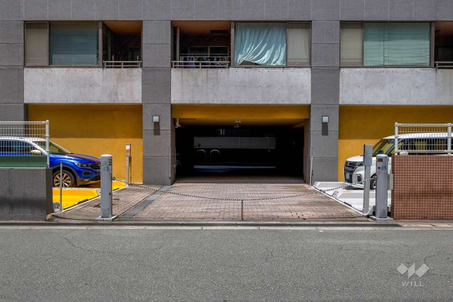 駐車場の出入り口（ロボットゲート付き）