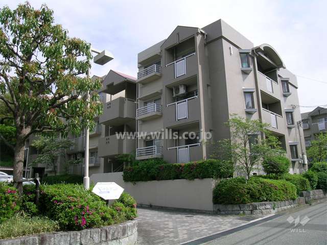 イーストアベニュー箕面おのはら１棟の外観（北西側から）