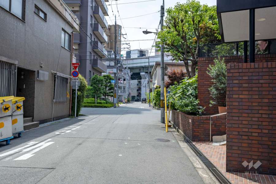 敷地南側の前面道路　