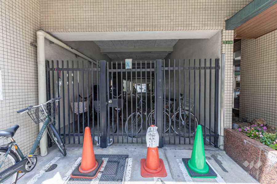 屋内に設けられた駐輪場