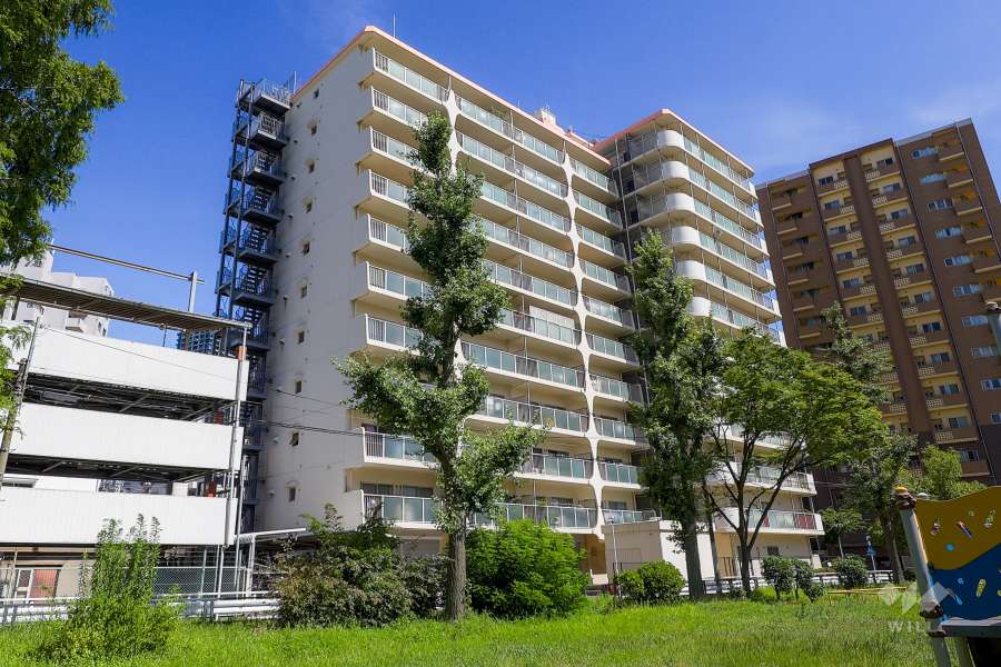 日商岩井中津マンションの外観（北西側から）
